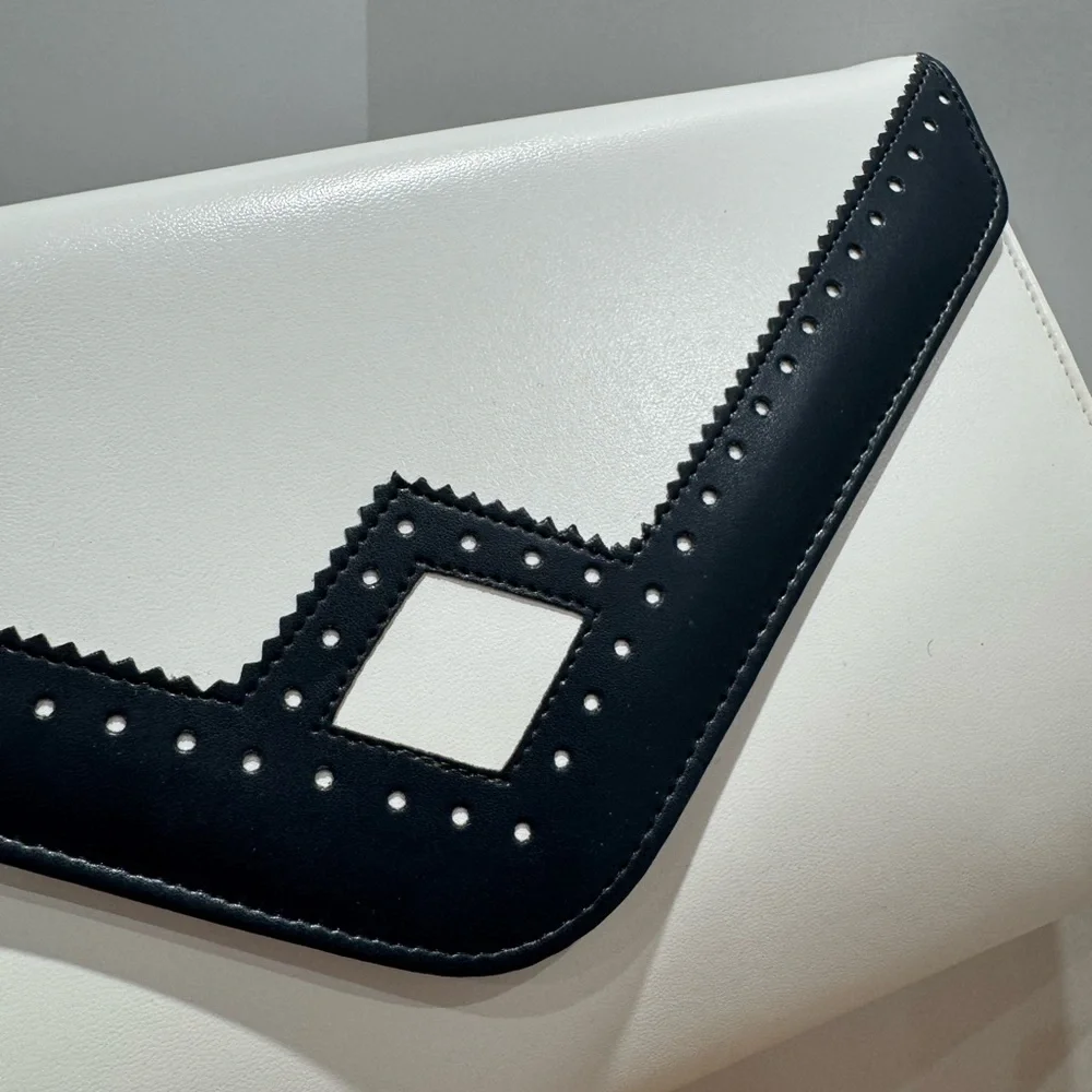 Vintage White and Navy Clutch with shoulder strap - Picture 2 of 11